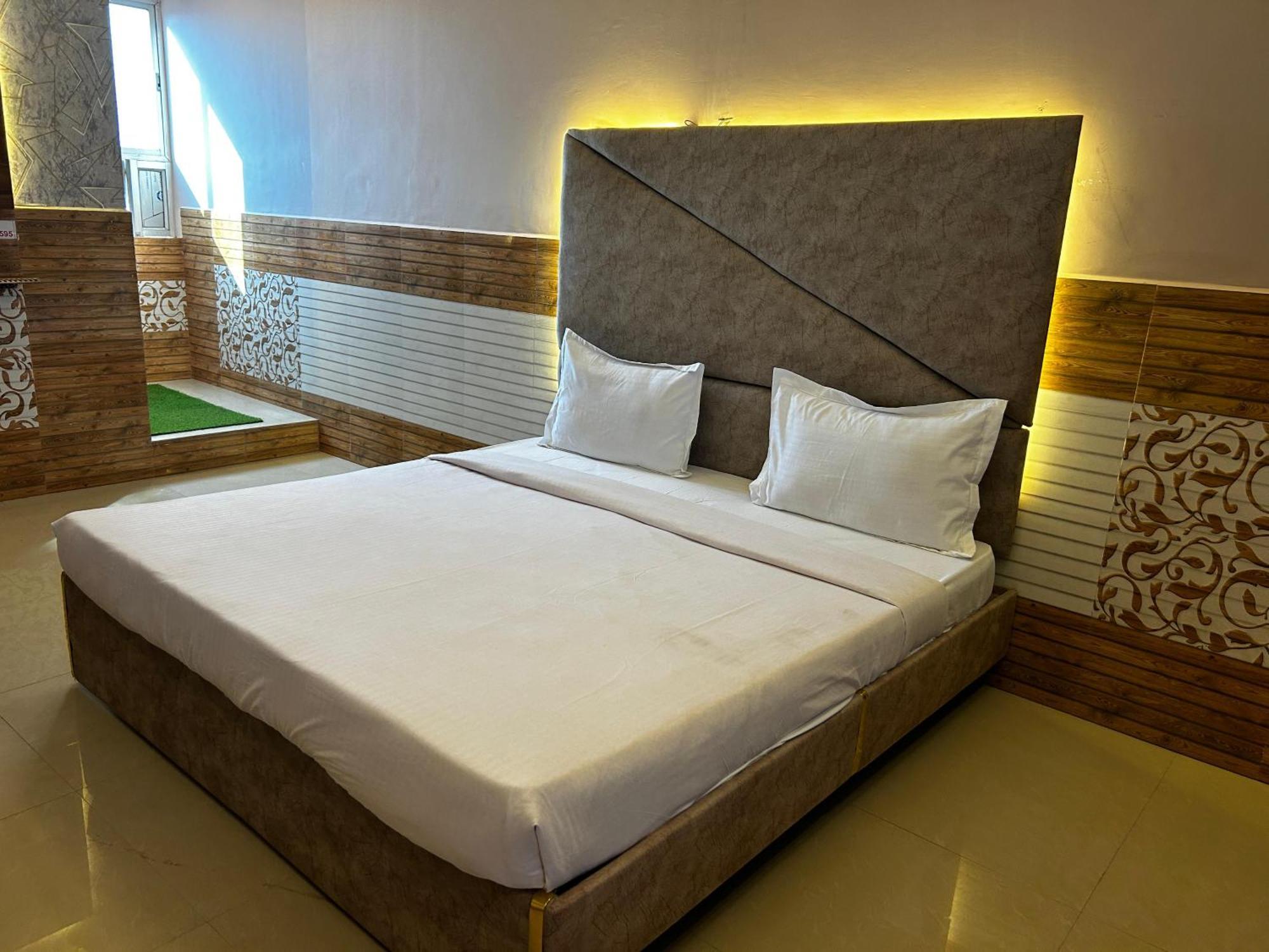 Hotels7Apple Mahoba Buitenkant foto