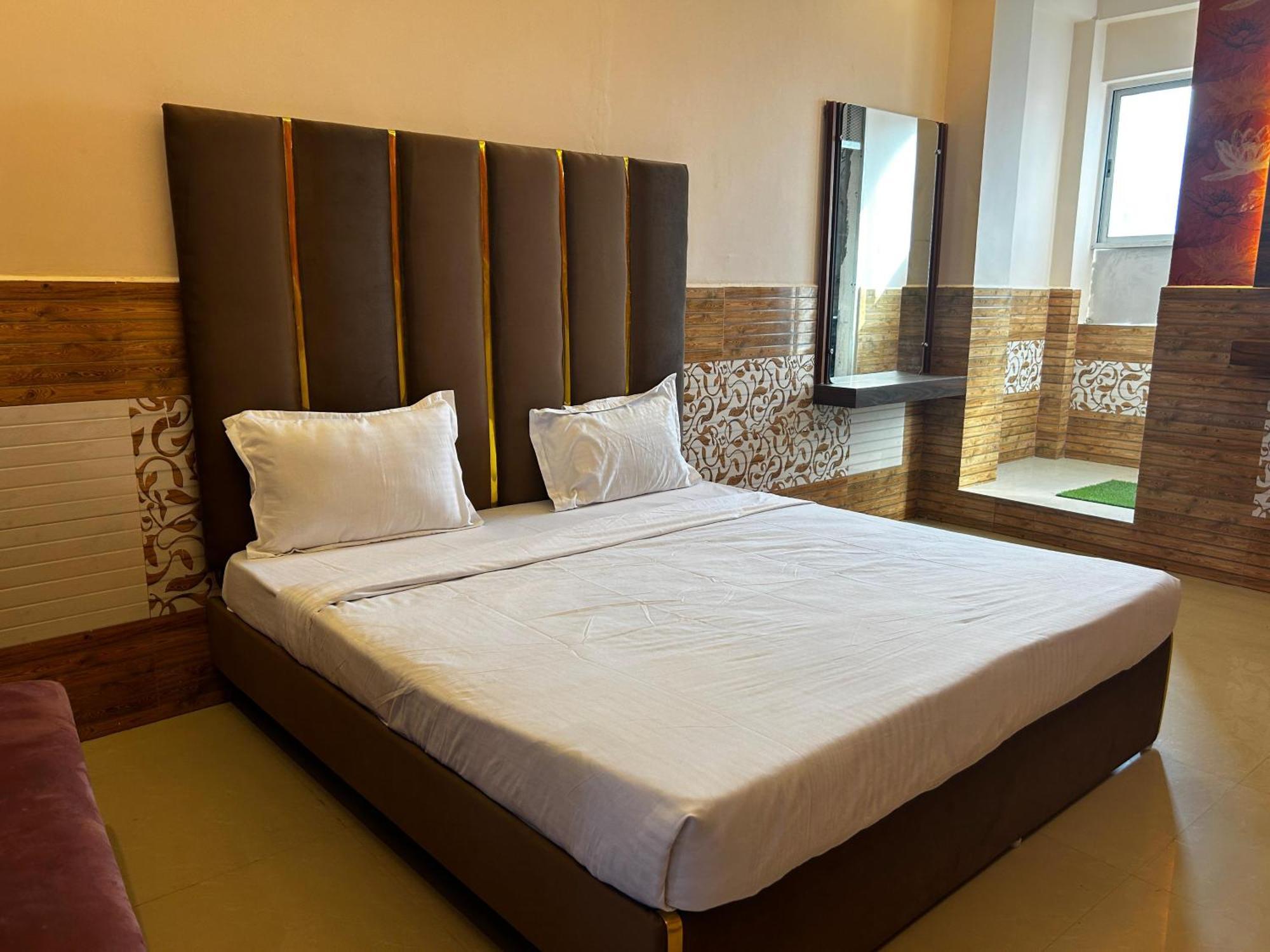 Hotels7Apple Mahoba Buitenkant foto